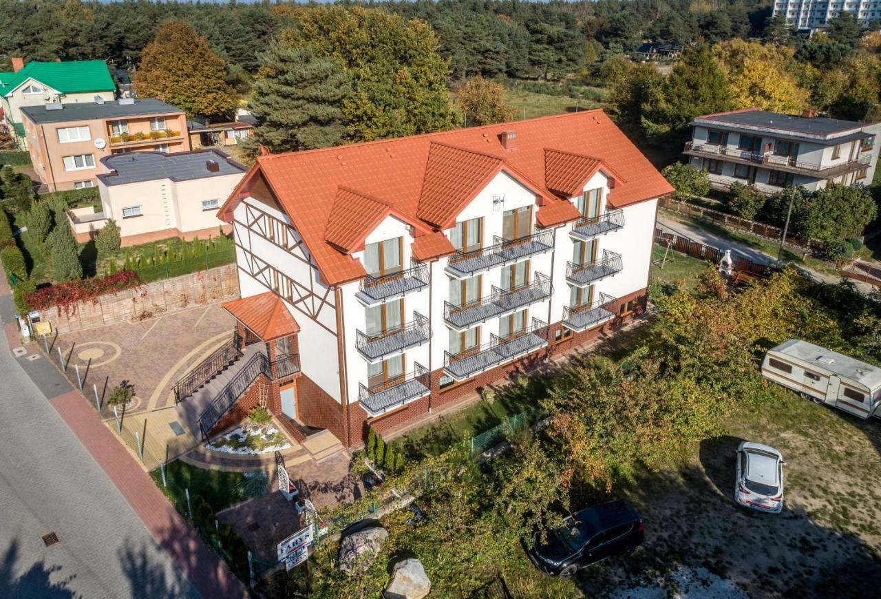 Dom Jastrzebia Z Basenem I Jacuzzi Apartment Jastrzebia Gora Exterior photo